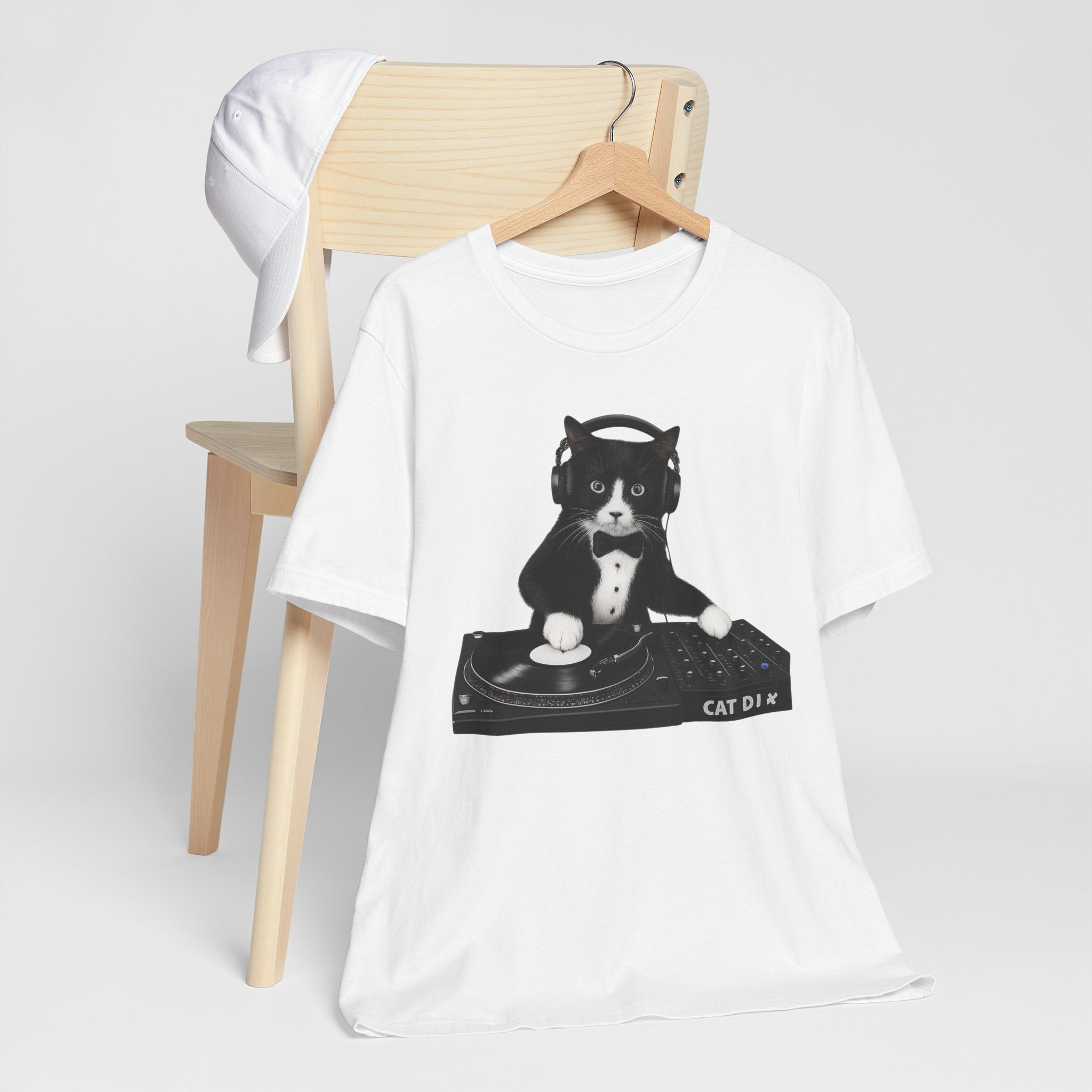 Cat DJ T-Shirt – Cute Kitty DJ Turntable Graphic Tee